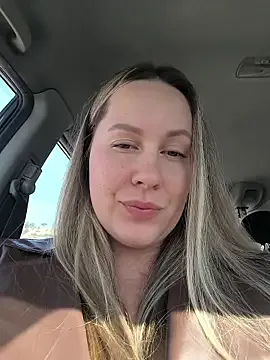 Mona_Plus on StripChat