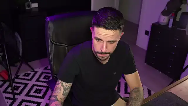 monsieurguitsxxx on StripChat