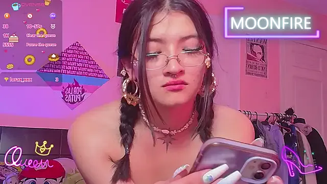 moonfiredancer on StripChat