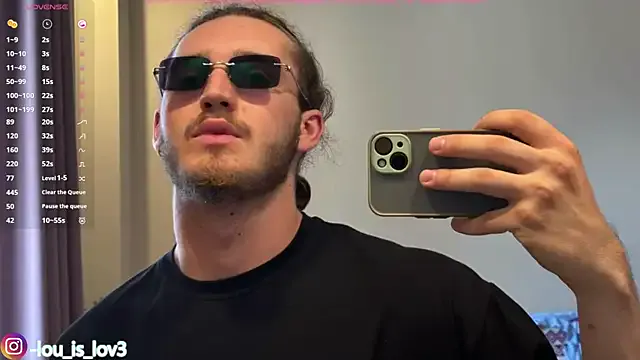 MrbigLouis on StripChat