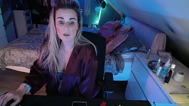 MystiqueMaven — striptease