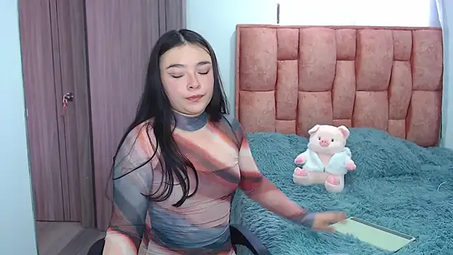 nahia__2 on StripChat