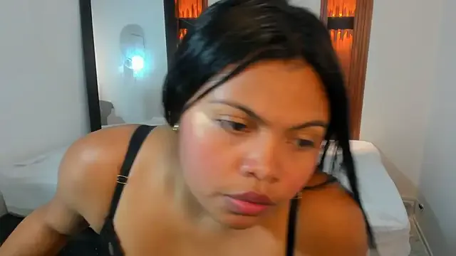 Nahomi39 — play nipples with saliva