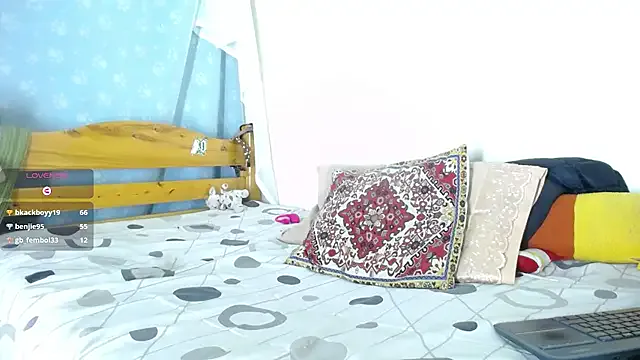 Naicollsxxx on StripChat