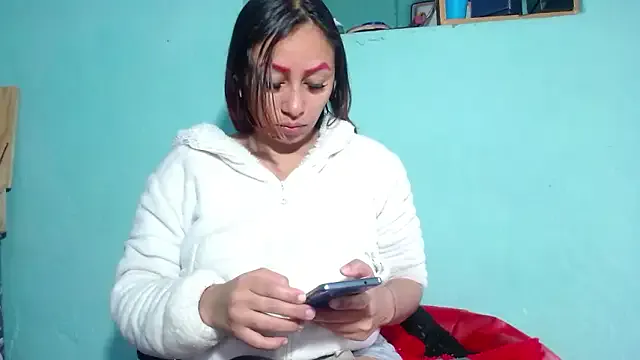 Naomi_Blomm on StripChat