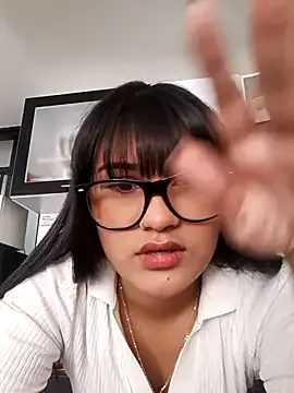 Nicky-7 — Show tits