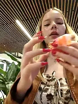 NicoleCut