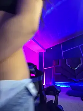 NINA_18_YEARS on StripChat