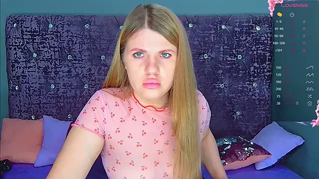 NoraBigAss on StripChat