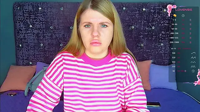 NoraBigAss on StripChat