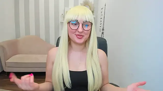 NoraSimons — Freechat on StripChat