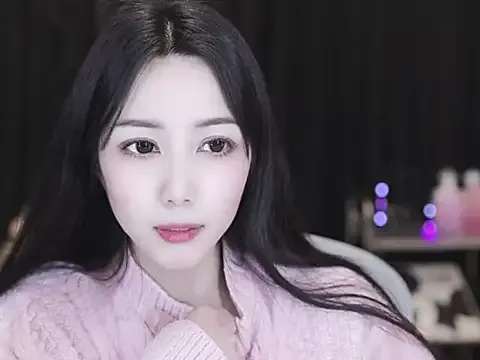 Nuyoah-77 — Freechat on StripChat