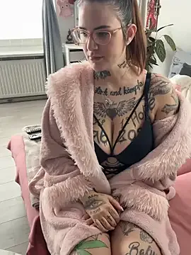NyxTattoo —  earn 2 Pussypics