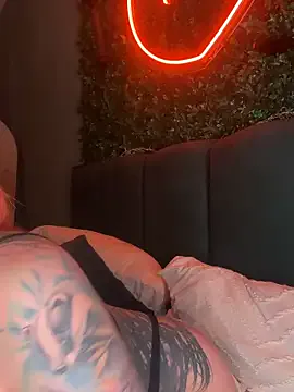 ObviouslyPeachy from StripChat