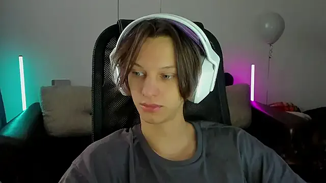 Ostin_meow on StripChat
