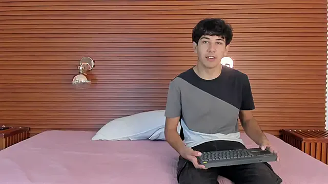 PeakkTwiins on StripChat