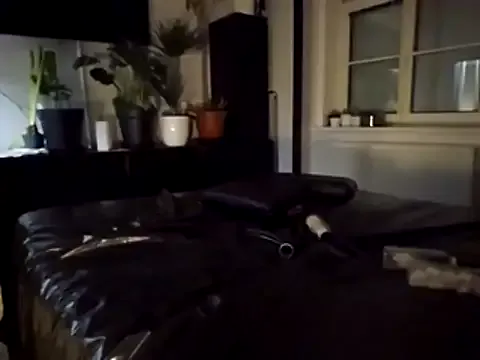 PlayfulThomas on StripChat