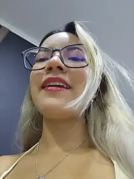 Pretty_roxxyy — Anal SEX  using DILDO  NO MERCY