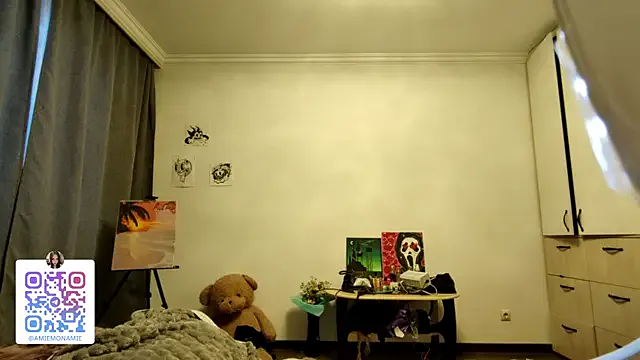 Qwami_Amie on StripChat