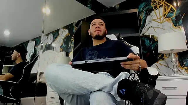 rave_connor on StripChat