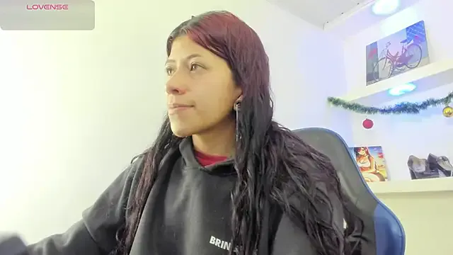 Raven_Rouge_ on StripChat