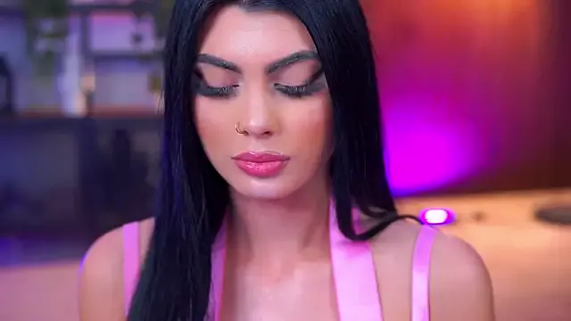 RavennaDArcy on StripChat