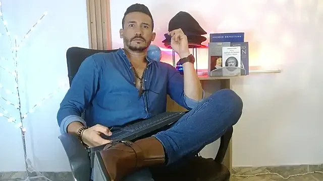 Reiko_85_ on StripChat