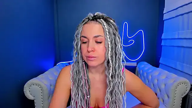 rock_n_roxy — tickle my nipple