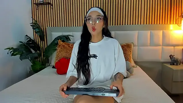 Roseaurora on StripChat