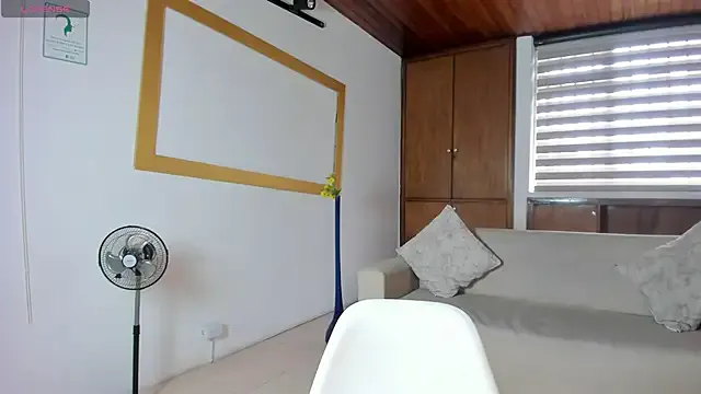 Saara_Corraless on StripChat