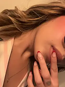 saliha_pinky_ on StripChat