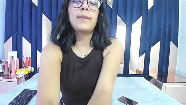 Salmaportman69 on StripChat