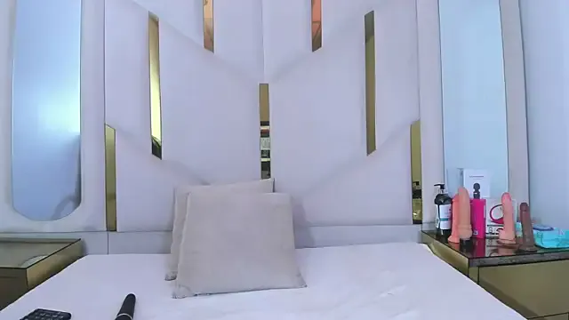 Salmaportman69 on StripChat