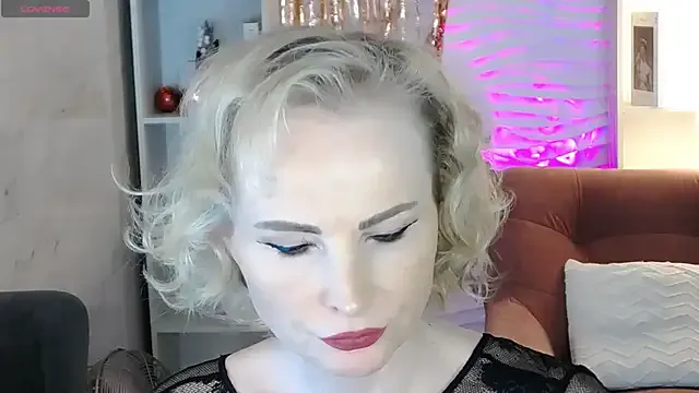 Sandra_Kind on StripChat