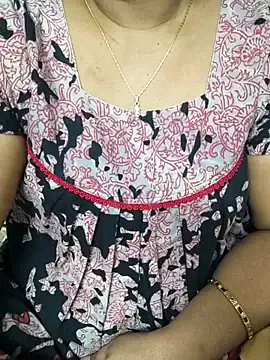 Sandy_thenautygirl — Sandy nude dance in public