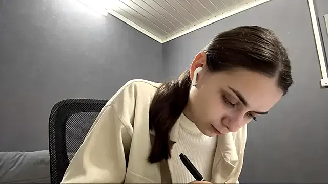 SarahHeadly — show nails