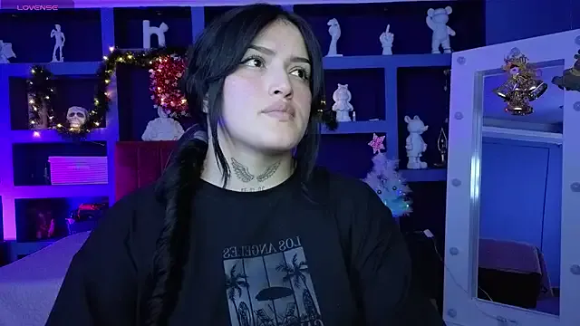 sari_belle on StripChat