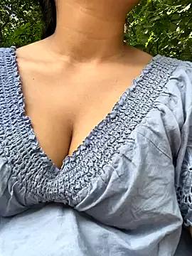 ScarletAss — put dildo in pussy & anal plug in ashole
