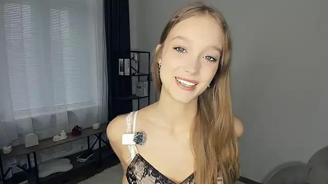 StripChat SerrenaAa is Freechat SerrenaAa — air kiss for start