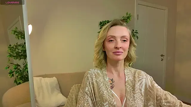 sexuallycorrecte on StripChat