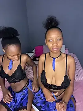 SexyPetitex25 on StripChat