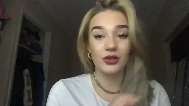 SexyVeloura — Striptease First Time in Public