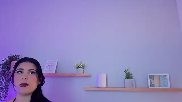 shainadavis on StripChat