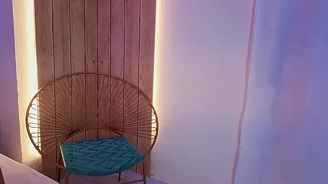 shainadavis on StripChat