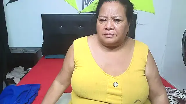 Shanttal0272 — Masturbacin con dildo y squirt