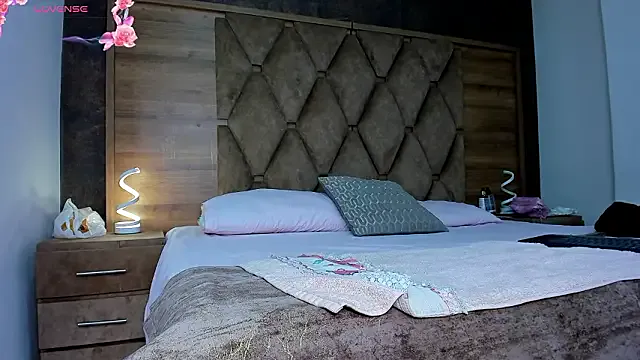 ShaunaDream — Play pussy with dildo