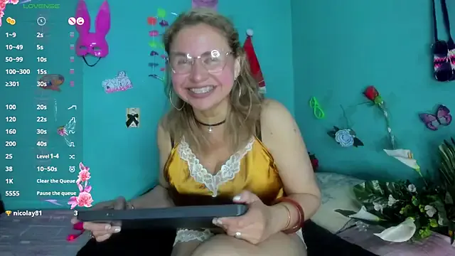 SheraHadee on StripChat