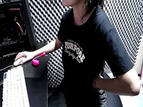 Shiny_68 from StripChat