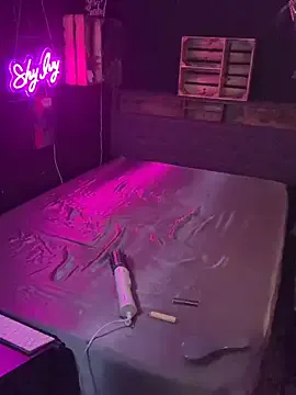 Shy-Ivy on StripChat