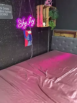 Shy-Ivy on StripChat